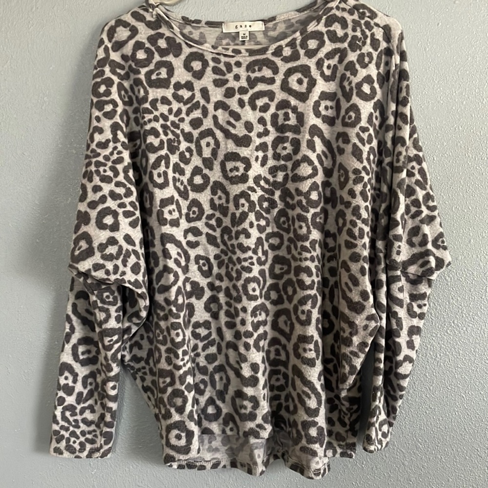 Like New SOFT Sweater Top